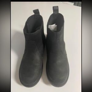 Boys’ Waterproof UGG Boots-Size 4